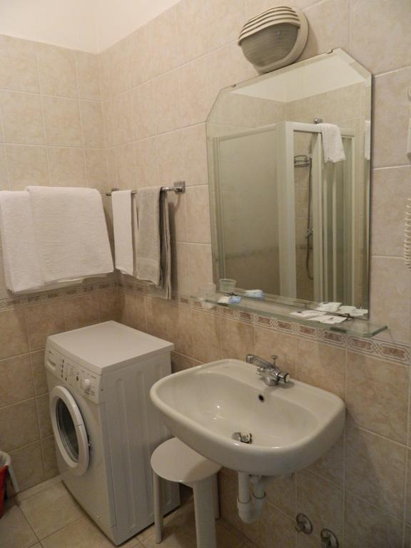 בורדיגרה Residence Dei Fiori חדר תמונה