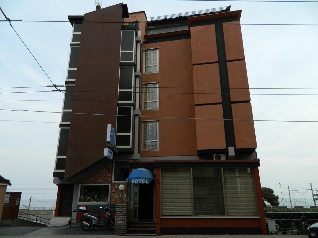 בורדיגרה Residence Dei Fiori מראה חיצוני תמונה